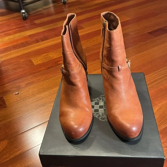 NWT VINCE CAMUTO GREGGER BOOTIE - Picture 4 of 8